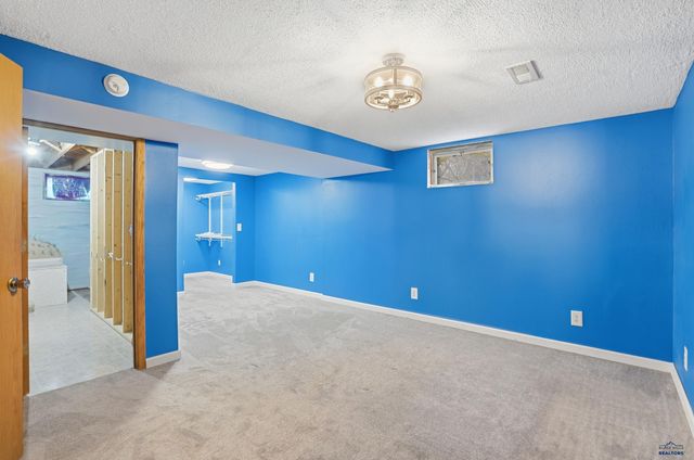 1929 EVERGREEN DR, Rapid City, SD 57702