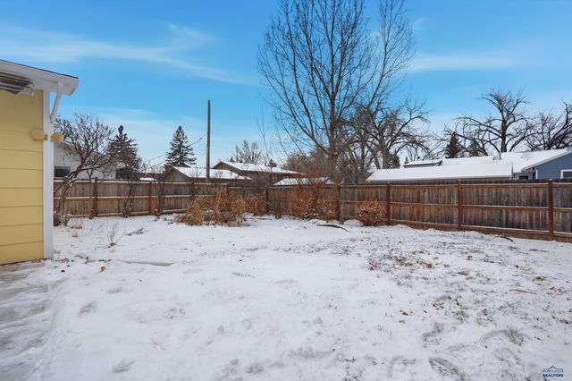 1929 EVERGREEN DR, Rapid City, SD 57702