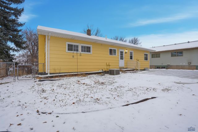 1929 EVERGREEN DR, Rapid City, SD 57702