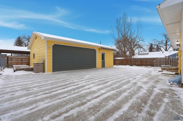 1929 EVERGREEN DR, Rapid City, SD 57702