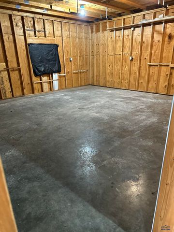 1929 EVERGREEN DR, Rapid City, SD 57702