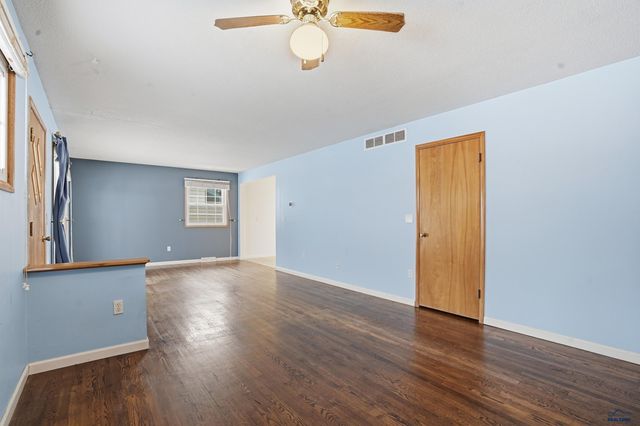 1929 EVERGREEN DR, Rapid City, SD 57702