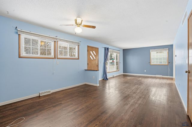 1929 EVERGREEN DR, Rapid City, SD 57702