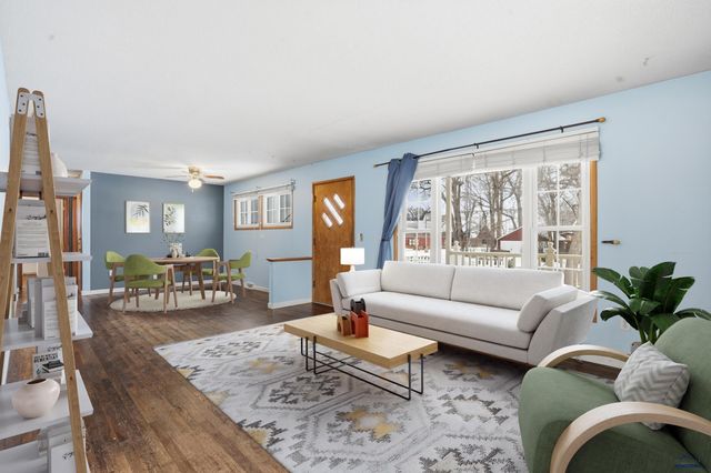 1929 EVERGREEN DR, Rapid City, SD 57702