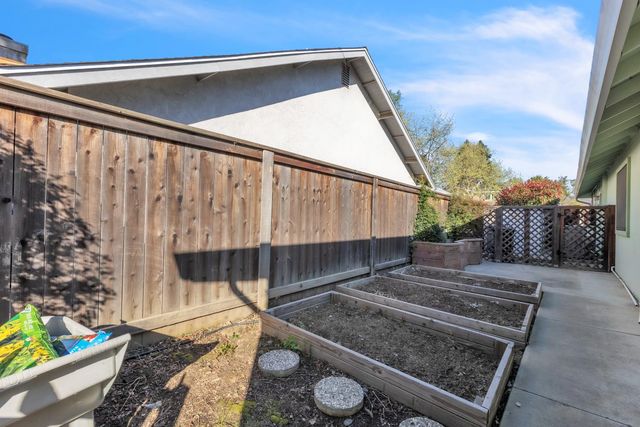 2640 Albany Ave, Davis, CA 95618