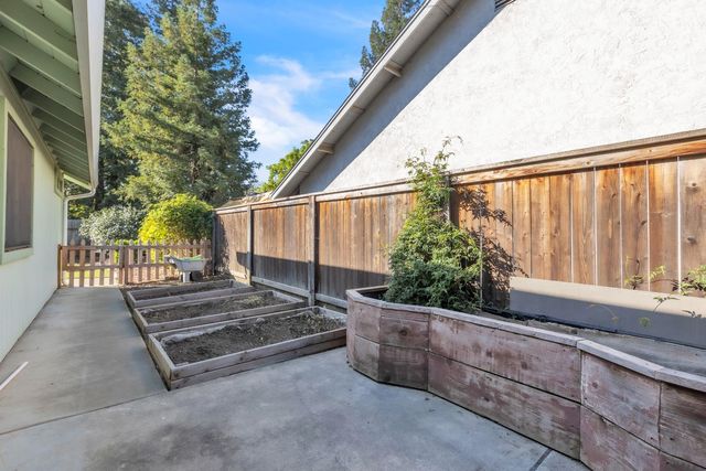 2640 Albany Ave, Davis, CA 95618