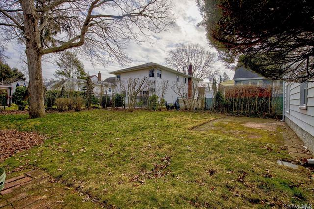 207 Catherine Avenue, Franklin Square, NY 11010