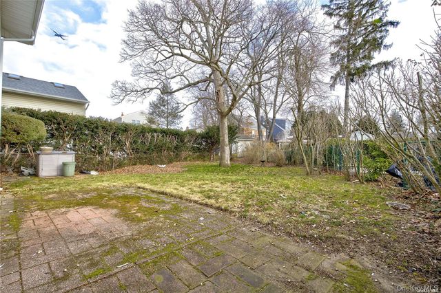 207 Catherine Avenue, Franklin Square, NY 11010