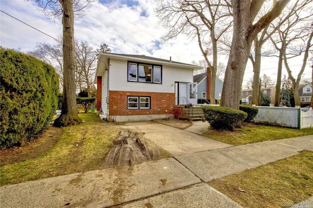 207 Catherine Avenue, Franklin Square, NY 11010