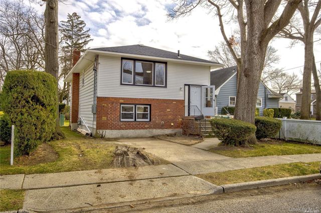 207 Catherine Avenue, Franklin Square, NY 11010