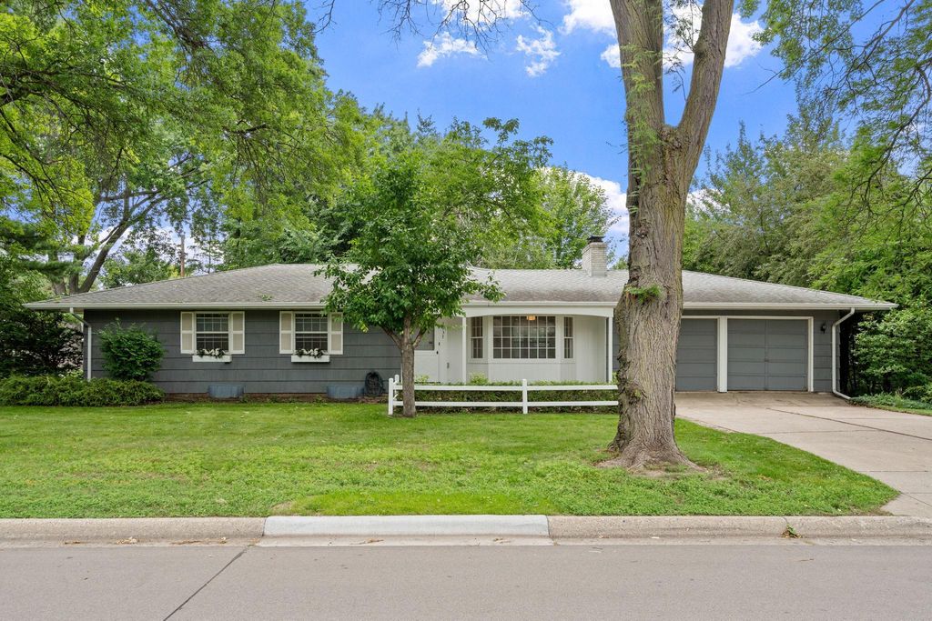 1937 Autumn Street, Falcon Heights, MN 55113
