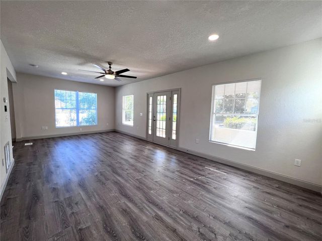1240 15TH STREET N, St Petersburg, FL 33705