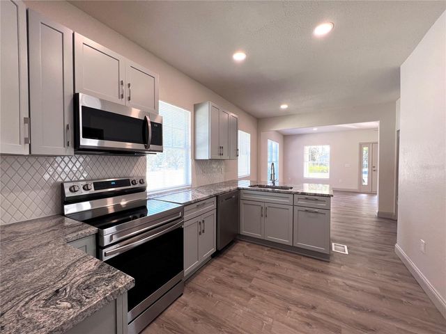 1240 15TH STREET N, St Petersburg, FL 33705