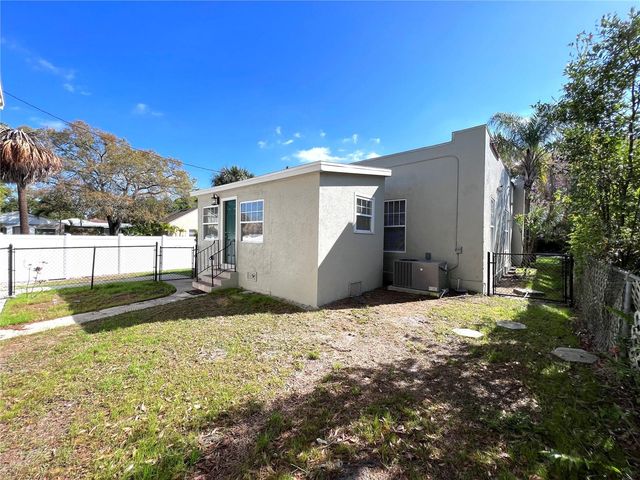 1240 15TH STREET N, St Petersburg, FL 33705