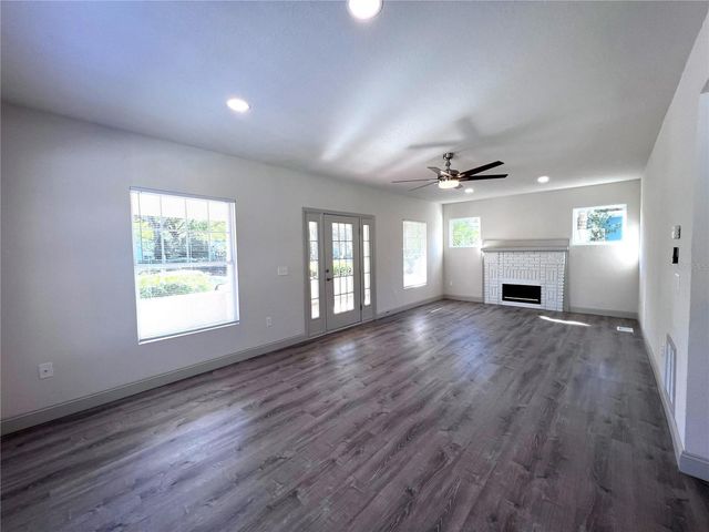 1240 15TH STREET N, St Petersburg, FL 33705