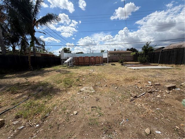 9078 Hemlock, Fontana, CA 92335