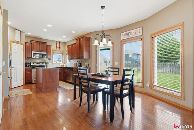 9624 Saint Clement Circle, Lincoln, NE 68526