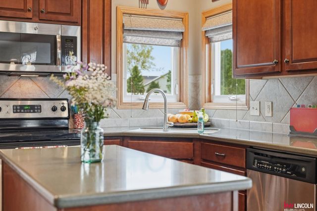 9624 Saint Clement Circle, Lincoln, NE 68526