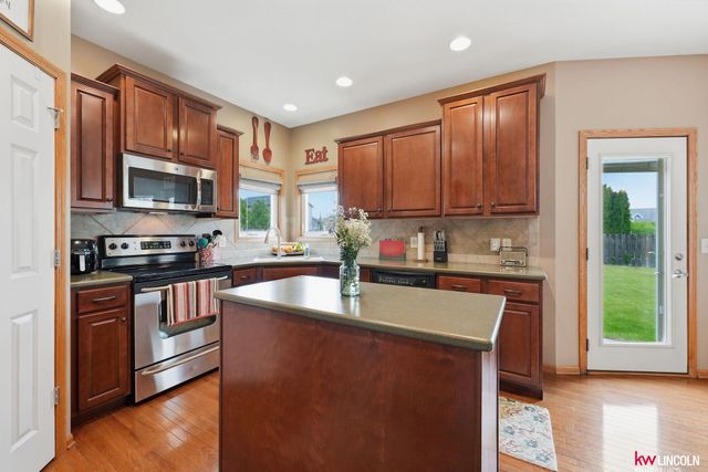9624 Saint Clement Circle, Lincoln, NE 68526