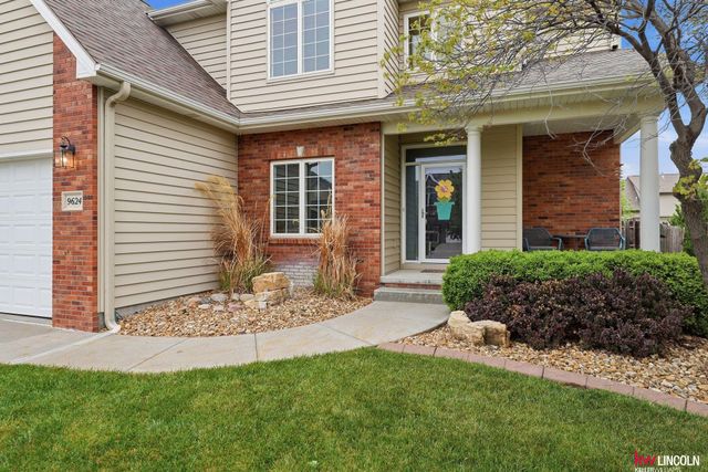 9624 Saint Clement Circle, Lincoln, NE 68526