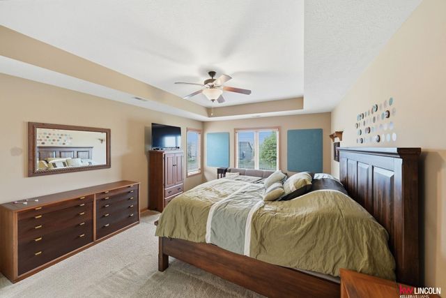 9624 Saint Clement Circle, Lincoln, NE 68526
