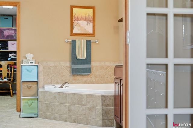 9624 Saint Clement Circle, Lincoln, NE 68526