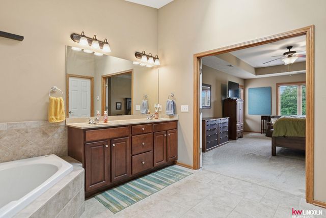 9624 Saint Clement Circle, Lincoln, NE 68526