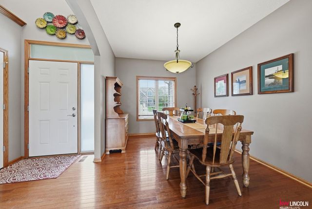 9624 Saint Clement Circle, Lincoln, NE 68526