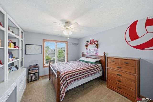 9624 Saint Clement Circle, Lincoln, NE 68526