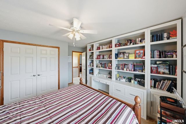 9624 Saint Clement Circle, Lincoln, NE 68526