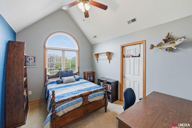 9624 Saint Clement Circle, Lincoln, NE 68526