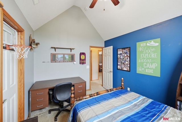 9624 Saint Clement Circle, Lincoln, NE 68526