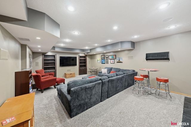9624 Saint Clement Circle, Lincoln, NE 68526