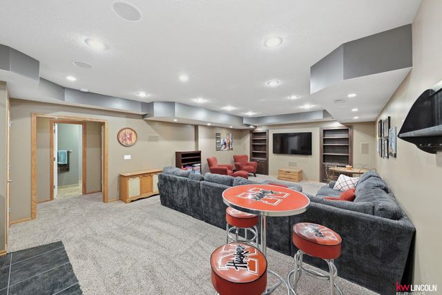 9624 Saint Clement Circle, Lincoln, NE 68526