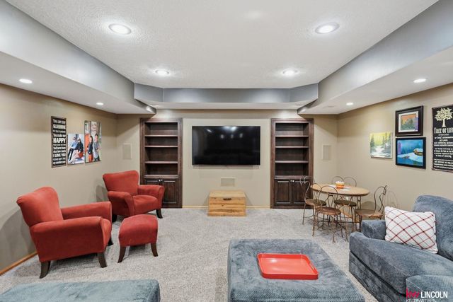 9624 Saint Clement Circle, Lincoln, NE 68526