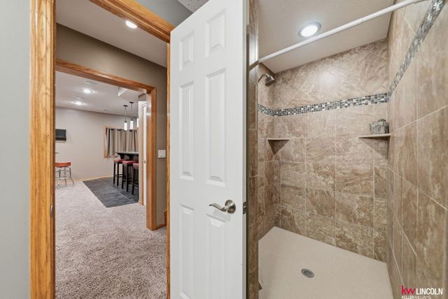 9624 Saint Clement Circle, Lincoln, NE 68526