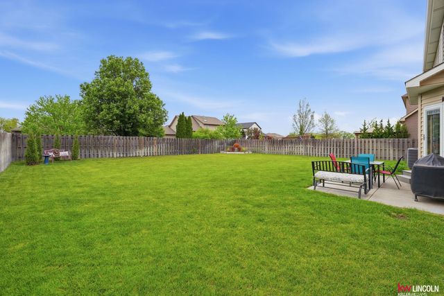 9624 Saint Clement Circle, Lincoln, NE 68526