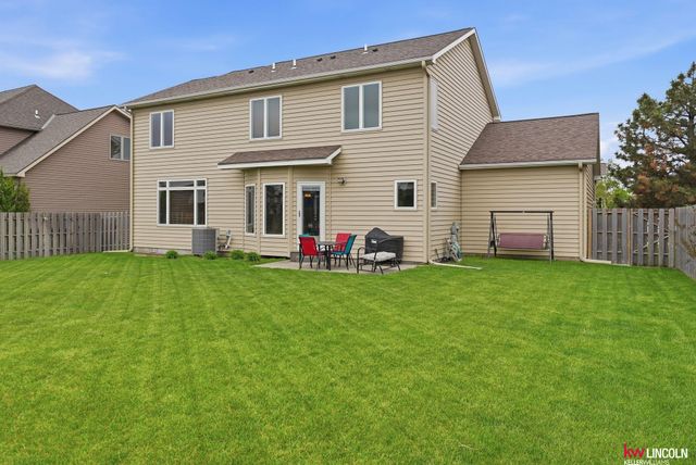9624 Saint Clement Circle, Lincoln, NE 68526