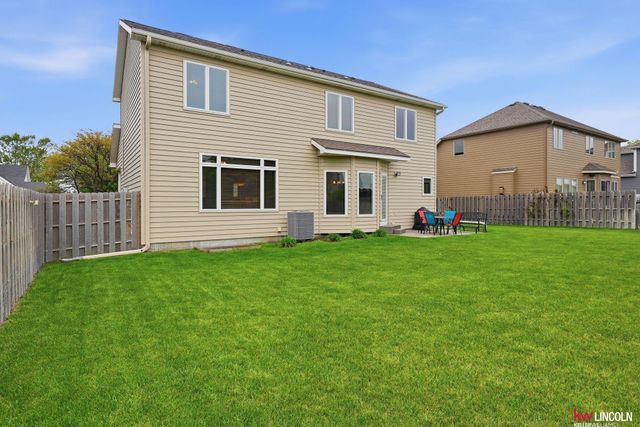 9624 Saint Clement Circle, Lincoln, NE 68526
