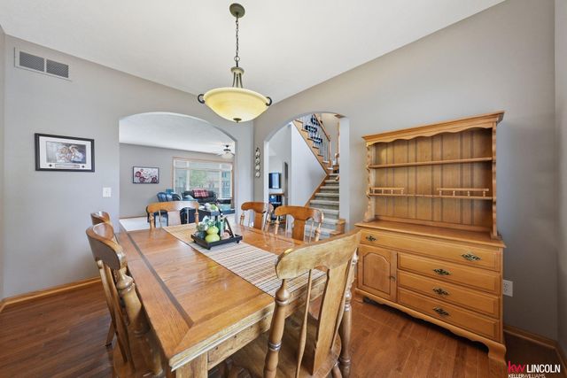 9624 Saint Clement Circle, Lincoln, NE 68526