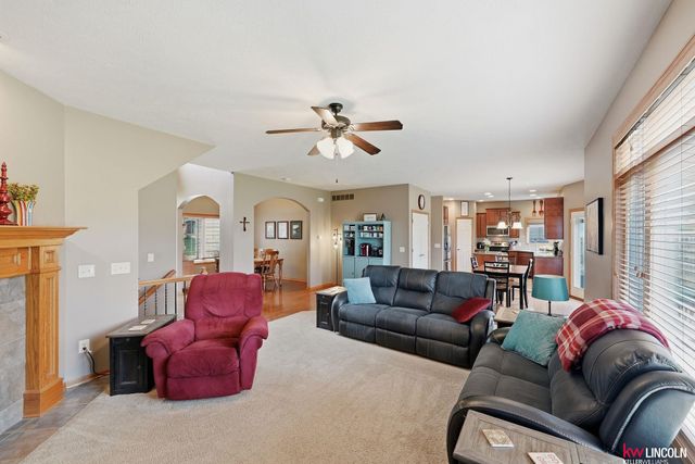9624 Saint Clement Circle, Lincoln, NE 68526