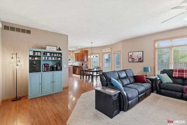 9624 Saint Clement Circle, Lincoln, NE 68526