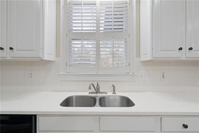 1700 Canterbury Pointe SE, Conyers, GA 30013