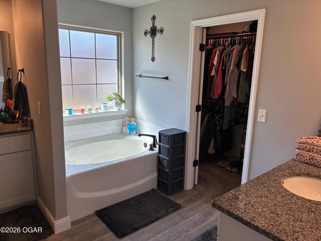 329 Sidney Lane, Webb City, MO 64870