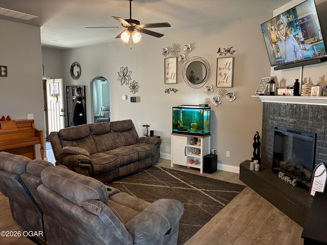 329 Sidney Lane, Webb City, MO 64870