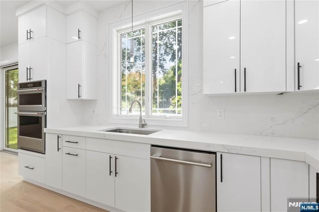 35 Harvey Street, Closter, NJ 07624