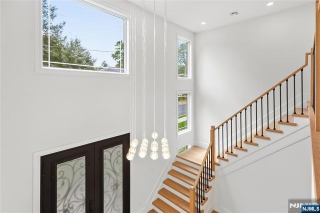 35 Harvey Street, Closter, NJ 07624