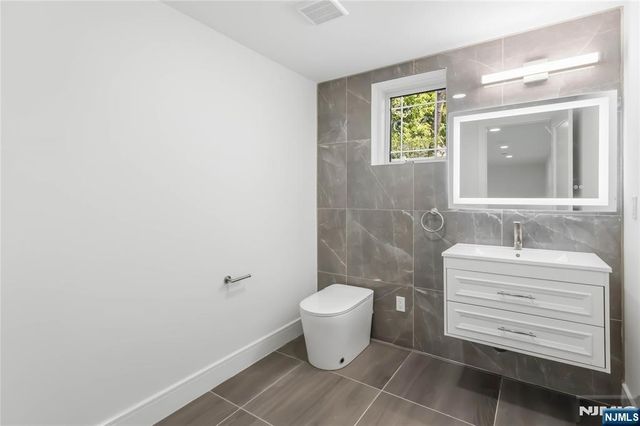 35 Harvey Street, Closter, NJ 07624