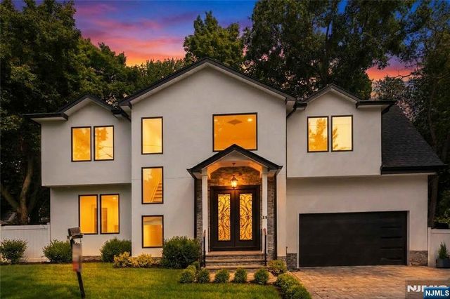 35 Harvey Street, Closter, NJ 07624