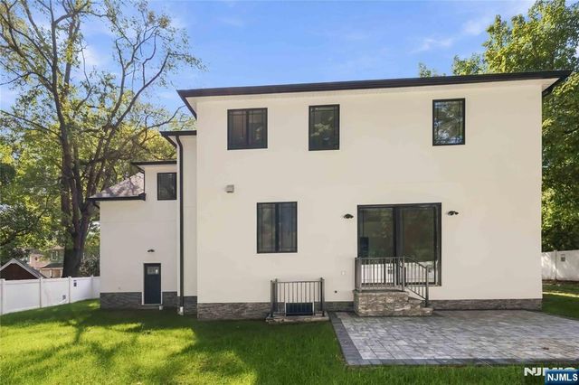35 Harvey Street, Closter, NJ 07624